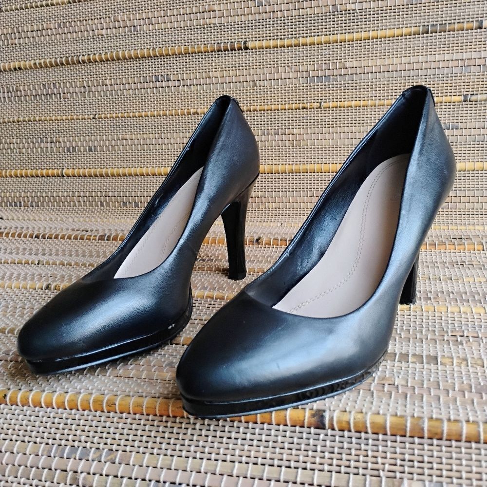 Classic Women's Tahari Black Leather Gallery Pumps size 9M US - Picture 1 of 15